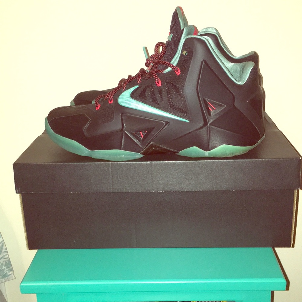 Lebron’s sneakers